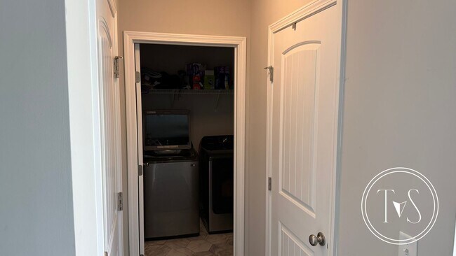 Building Photo - RATE DROP ALERT (was $2600/month)!