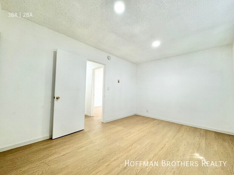 Building Photo - 6561 Fulton Ave