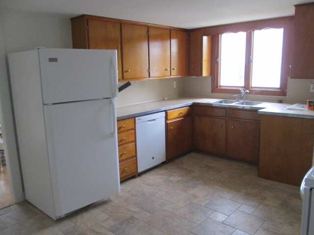 KITCHEN - 700 Main St