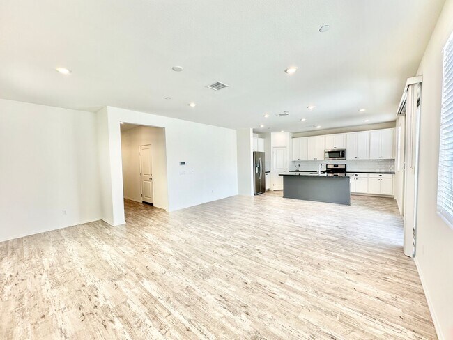 Building Photo - Lovely, Light & Bright, Two-Story, Detached Home in the Desirable Wildgrove Community of Vista!