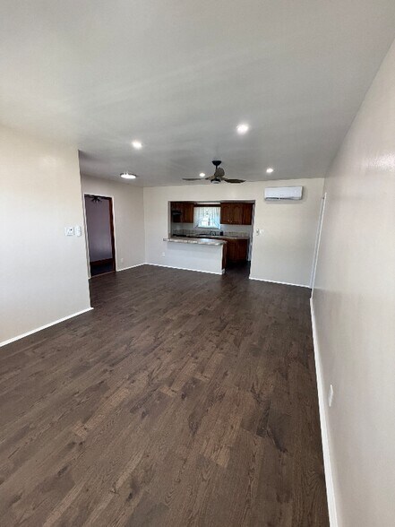 Building Photo - 9936 Rosecrans Ave