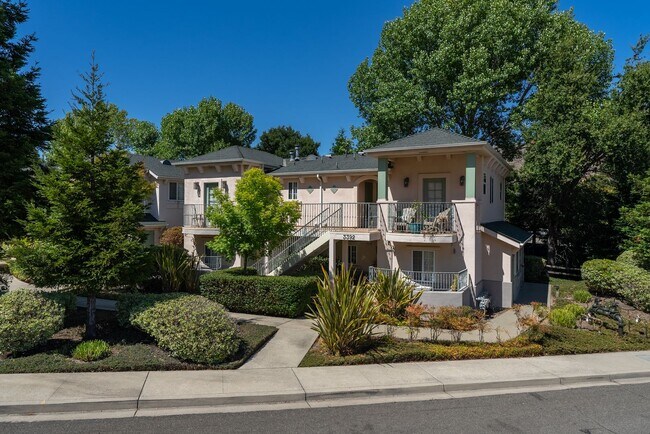 Building Photo - 1 BD / 1 BA Pet Friendly Newly Renovated Apartments