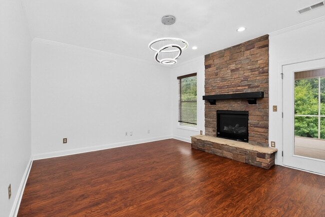 Building Photo - 549 Daventry Ct