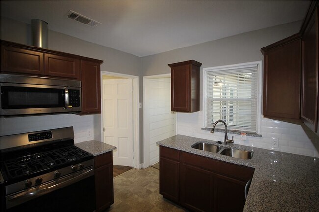 Building Photo - 4303 Delmar Ave