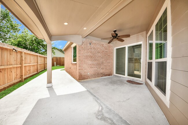 Building Photo - 5039 E Pagewick Dr
