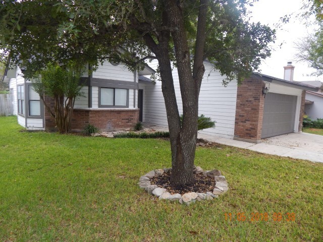 Building Photo - Spacious 4 bedroom Home