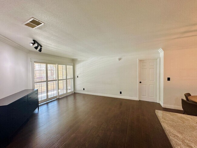 Building Photo - Beautiful 2 bed 2 bath condo in guard gated Residence at Canyon Gate community! Home features bea...