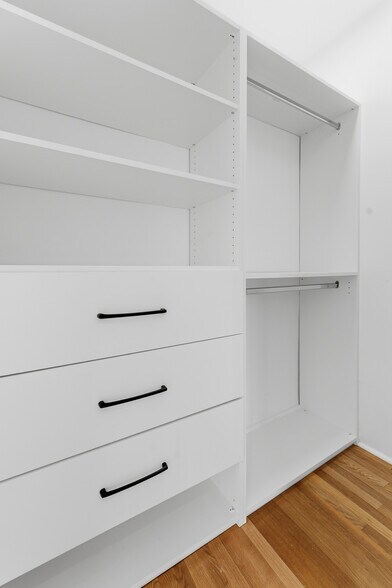 Building Photo - 824 S Holt Ave