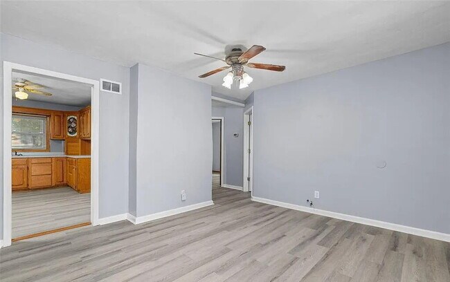 Building Photo - Spacious 3-Bedroom Rental in St. Louis! (Section 8 Welcome)