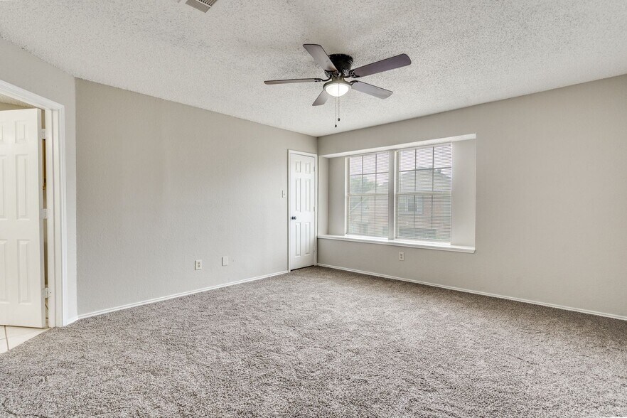 Building Photo - 1533 Collin Dr