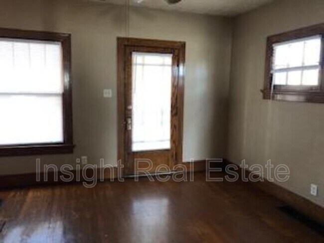 Building Photo - 38 E Maplewood Ave