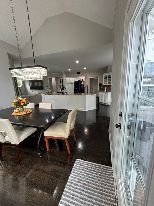 Building Photo - 4320 SW Gull Point Dr