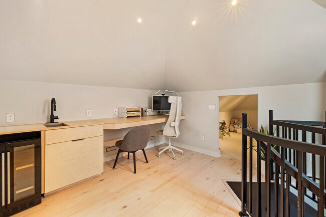 Building Photo - 4445 N Frederick Ave