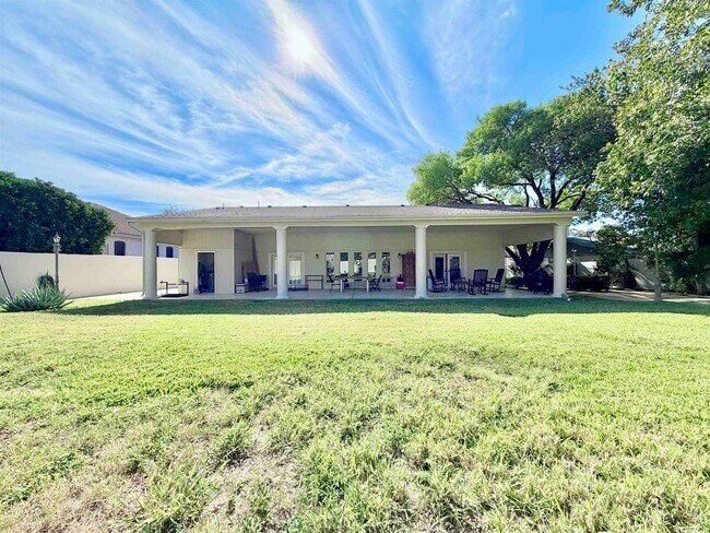 Building Photo - 205 McPherson Dr