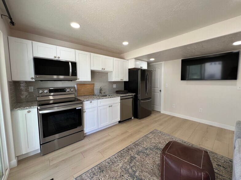 Building Photo - 1304 N Sage Dr