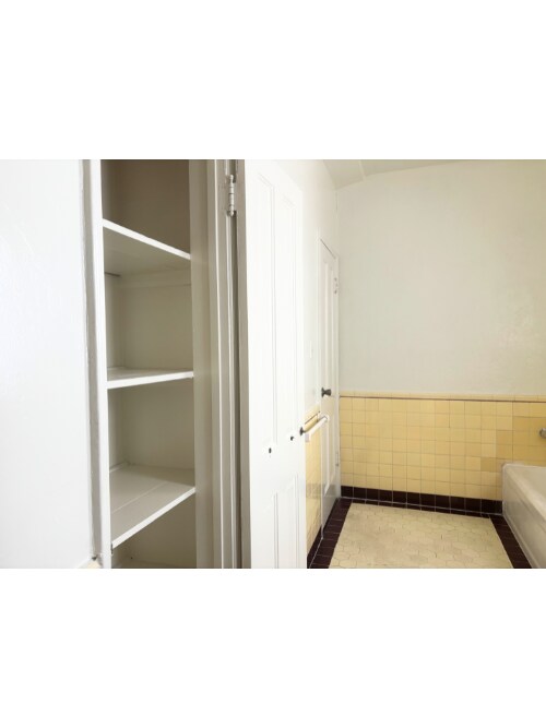 Building Photo - 1204 S Orange Grove Ave