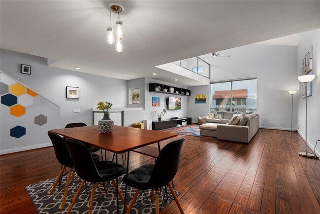 Building Photo - 3044 Commerce St