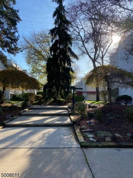 Building Photo - 448 River Rd