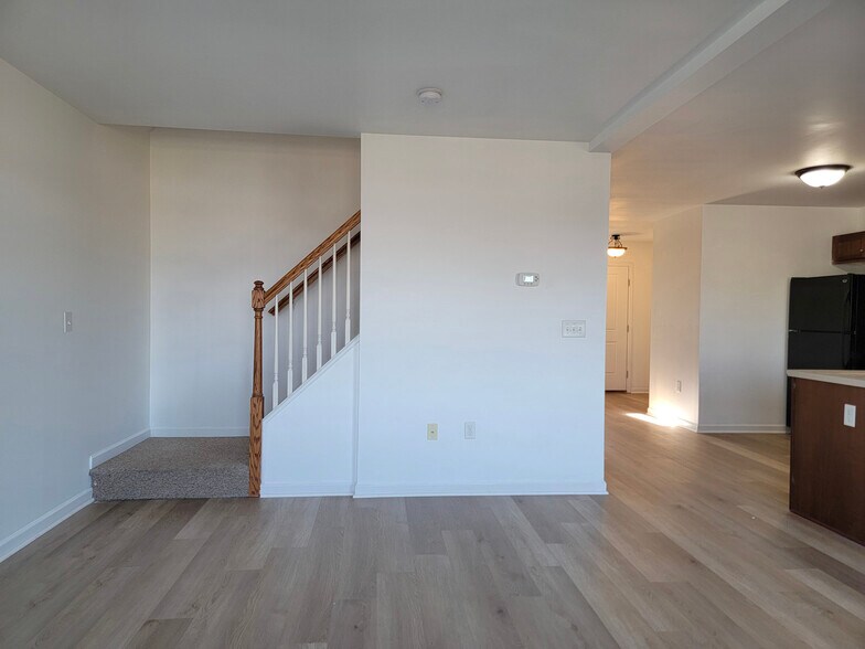 Building Photo - 749 Winding Ln