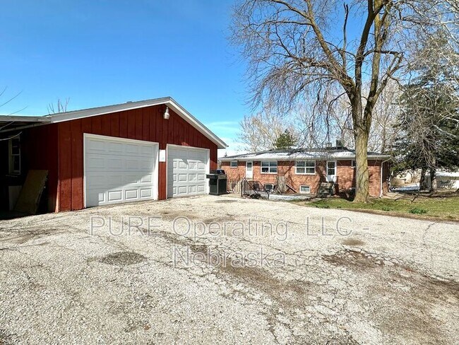 Building Photo - 2205 Lindyview Rd