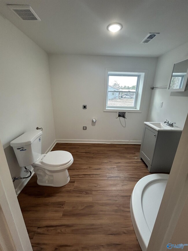 Building Photo - 614 Maple Rd