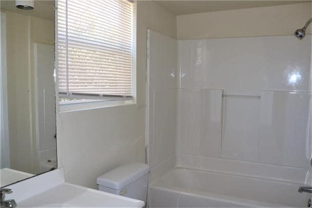 Building Photo - 6319 Walraven Cir