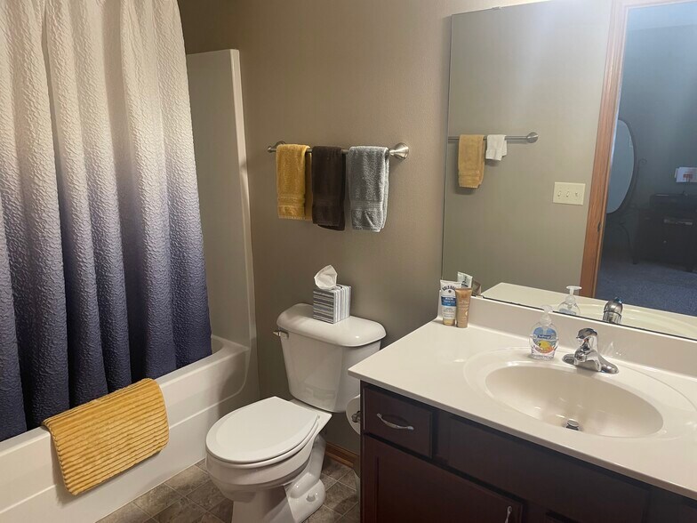 Building Photo - 5571 Osborn Dr