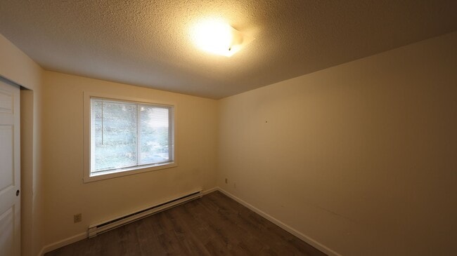 Building Photo - 2 Bed 1 Bath - Excellent Condition - NAS W...