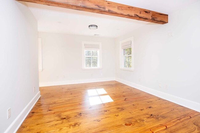 Building Photo - 39 MERRITT Ave