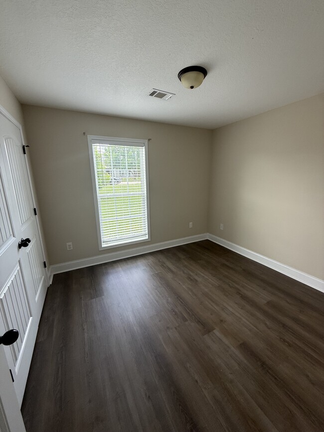 Building Photo - 108 Ellington Ct