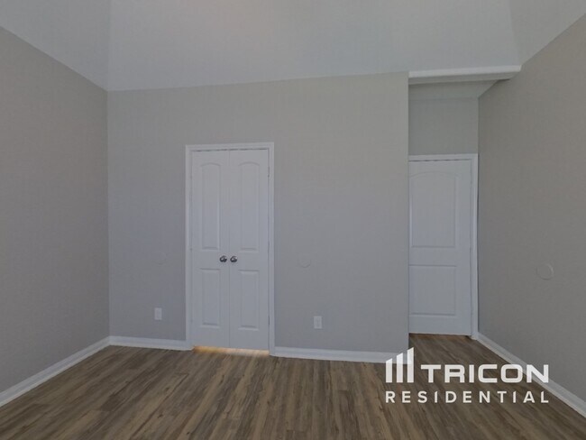 Building Photo - 14090 Waukegan Way S