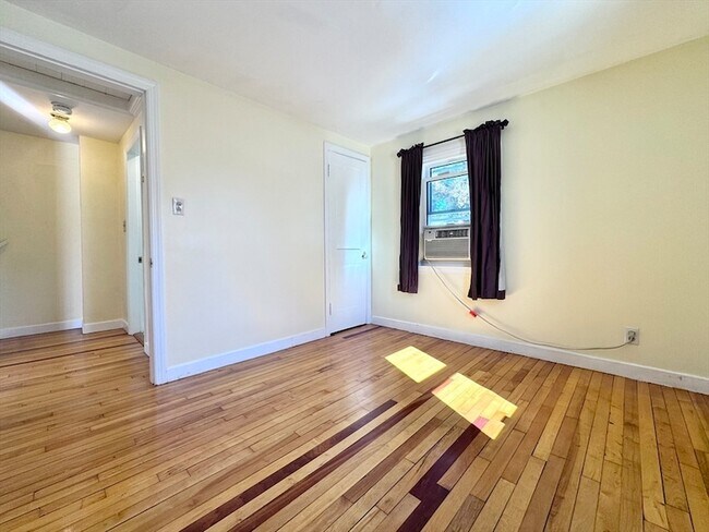 Building Photo - 10 Marrigan St