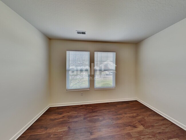 Building Photo - 6718 Waverly Park