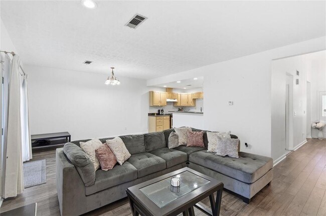 Building Photo - 1512 Stoneleigh Way