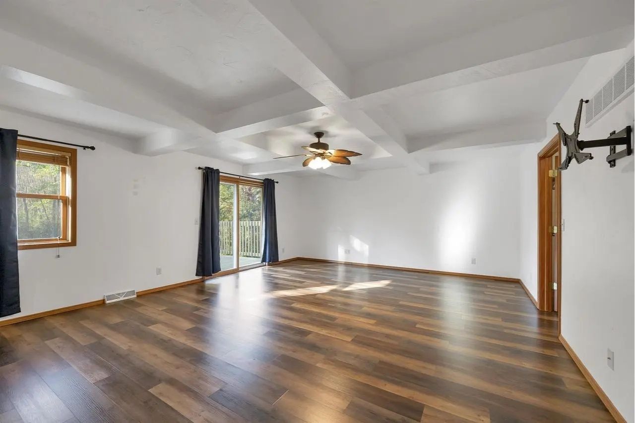 Building Photo - 969 Riverside Dr