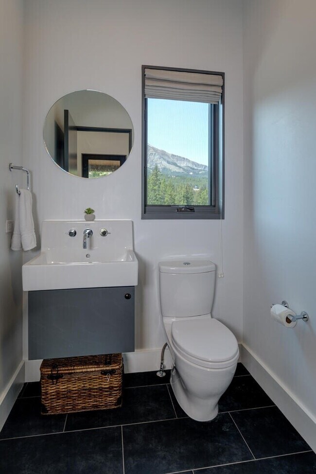 Building Photo - 17 Lakewood Dr