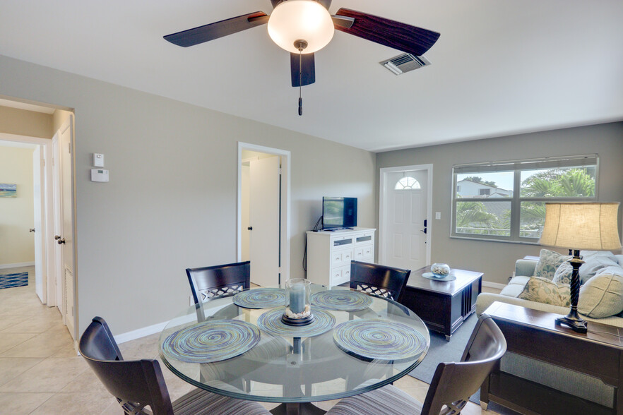 Dining area/Living room - 230 S Lakeside Dr