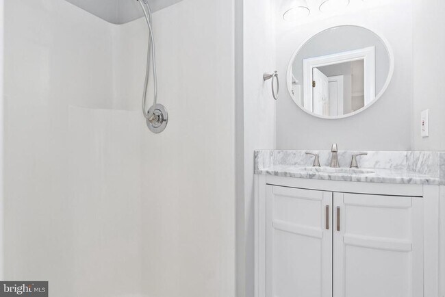 Building Photo - 1445 Heatherstone Dr