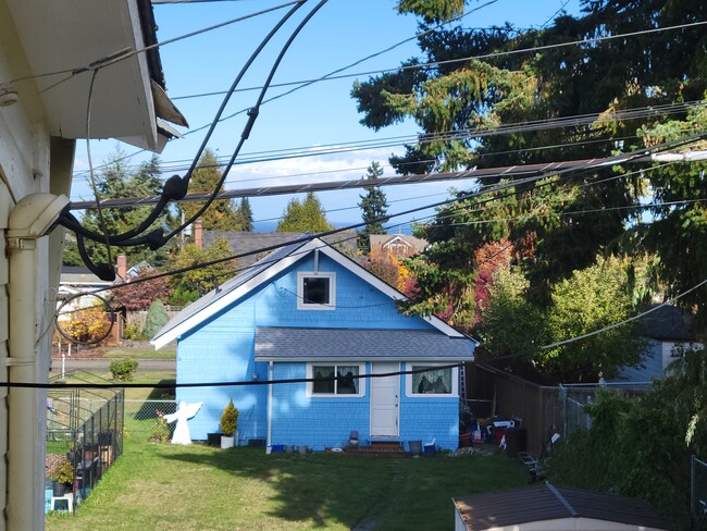 Building Photo - 211-212 W 13th St