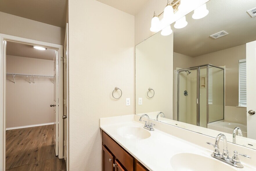 Building Photo - 255 Limestone Creek