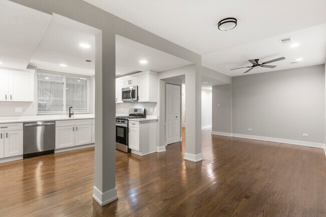 Building Photo - 2618 N Mozart St