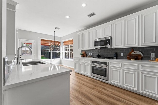 Building Photo - 15407 Cumberland Oak Way
