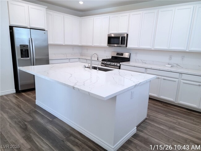 Building Photo - 2924 Gaffer Film St