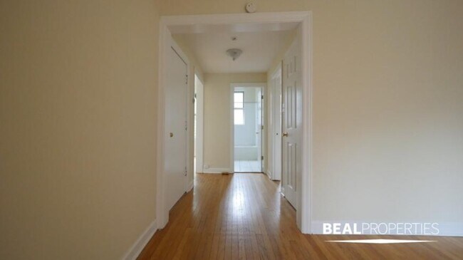 Building Photo - 1 bedroom in CHICAGO IL 60657