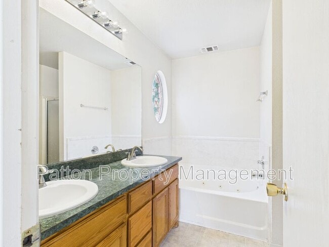 Building Photo - 1111 Pikes Peak Dr