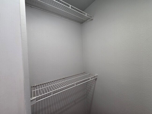 Building Photo - 560 Greenbriar Townhouse Way