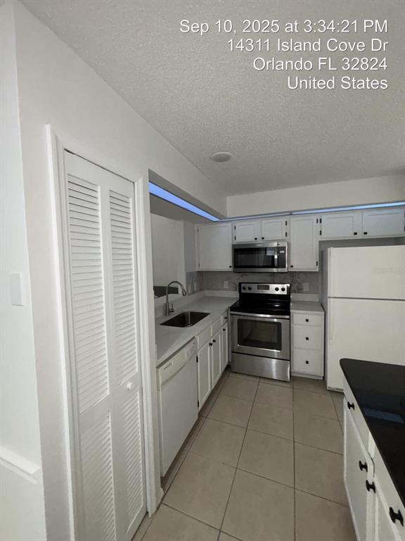 Building Photo - 14307 Island Cove Dr