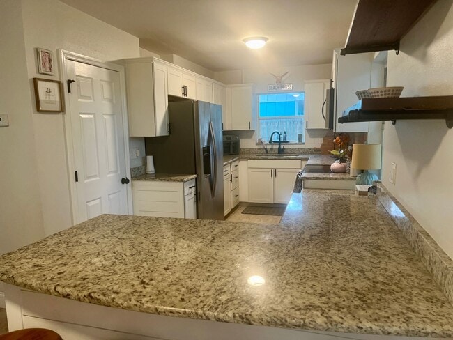 Building Photo - DUNEDIN FL LIVING 3/1 HOME