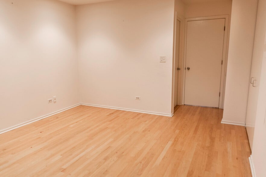 Building Photo - 1810 N Fremont St