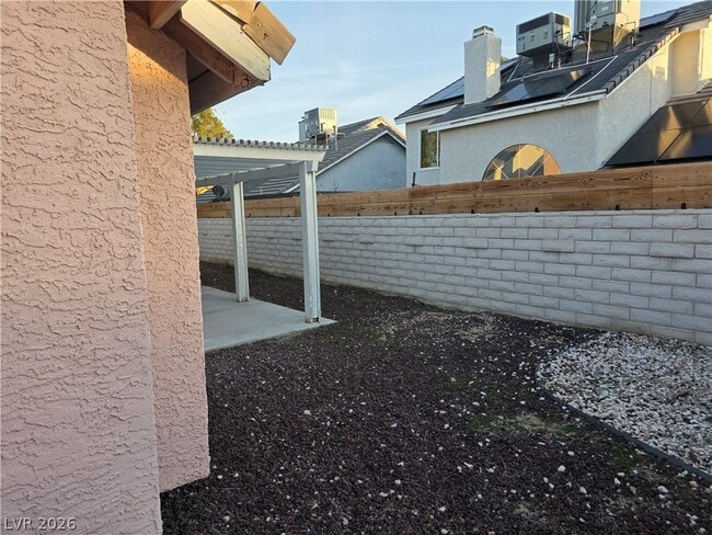 Building Photo - 6561 Avon Ct